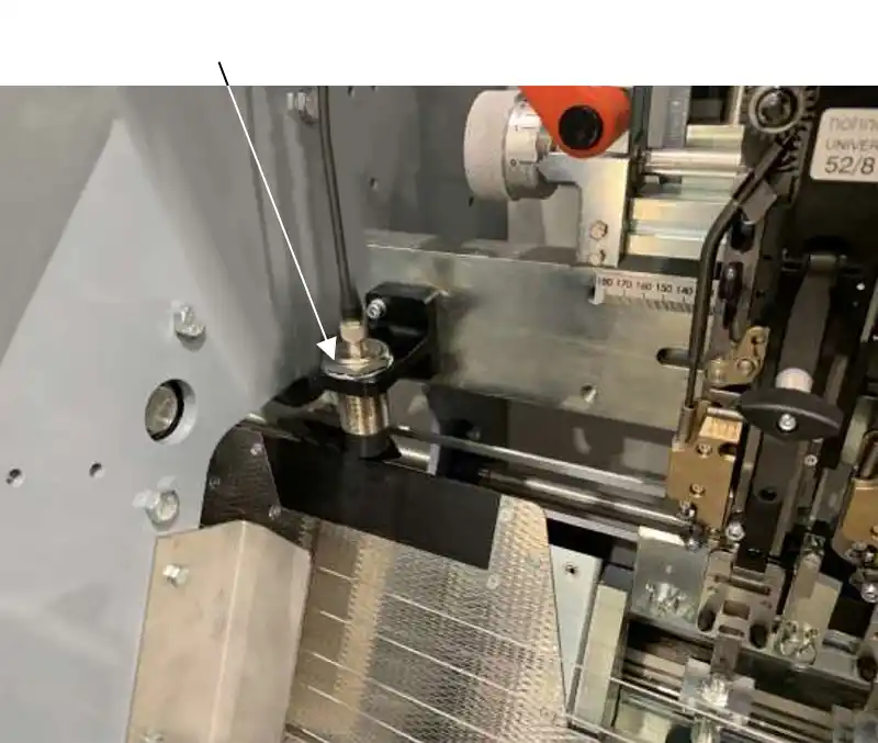 Sensor to detect missing stitches mounted above the Smart-binder saddle